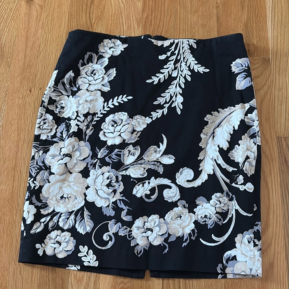 White House Black Market Skirt